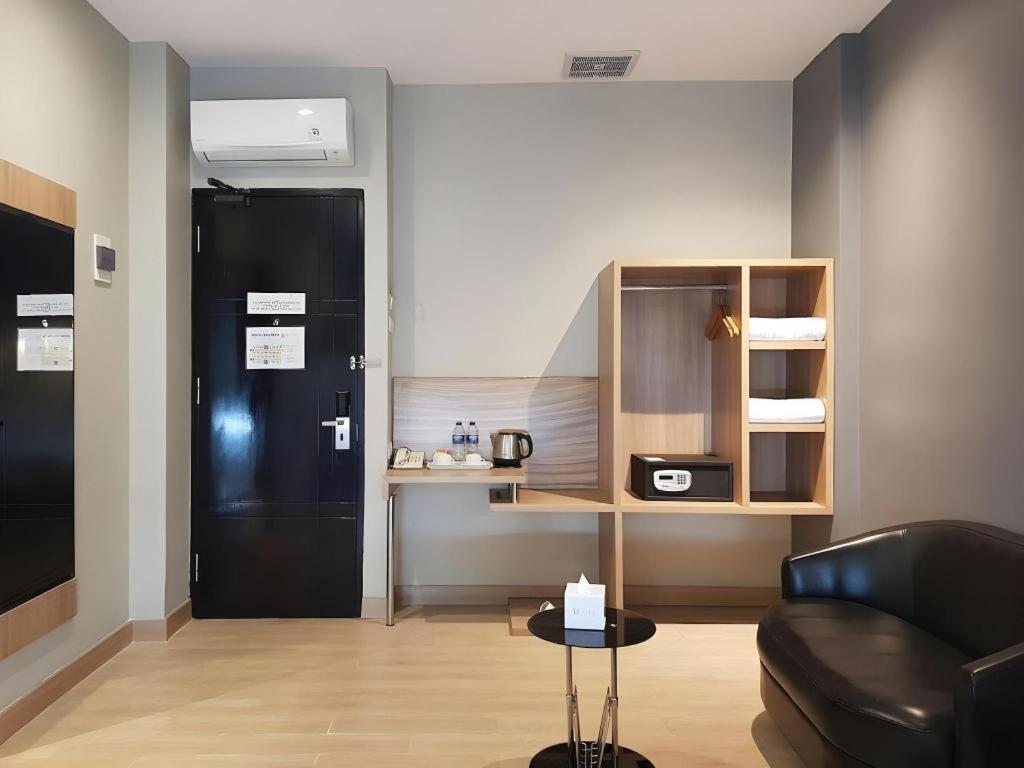 U Stay Hotel Mangga Besar Джакарта Екстер'єр фото