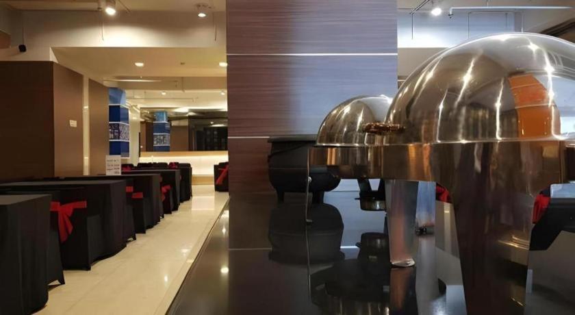 U Stay Hotel Mangga Besar Джакарта Екстер'єр фото